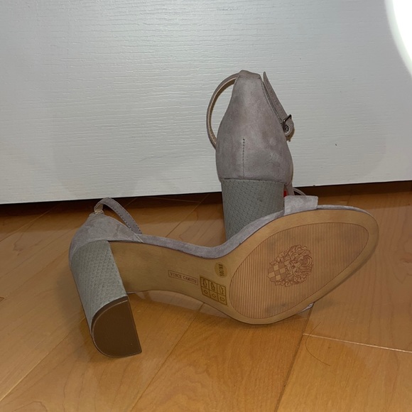 NEW VINCE CAMUTO HEELS - Picture 4 of 4